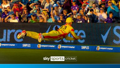 'Leave it to me!' | Green pulls off sensational diving catch for Rockets
