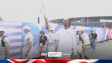 Snoop Dogg takes part in Olympic torch relay!