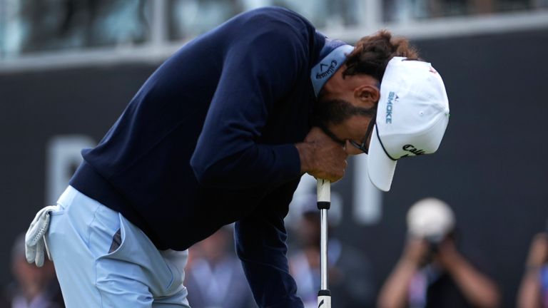 Akshay Bhatia reacts after missing his par shot on the 18th green during the final round of the Rocket Mortgage Classic golf tournament at Detroit Country Club, Sunday, June 30, 2024, in Detroit.  (AP Photo/Paul Sancya)
