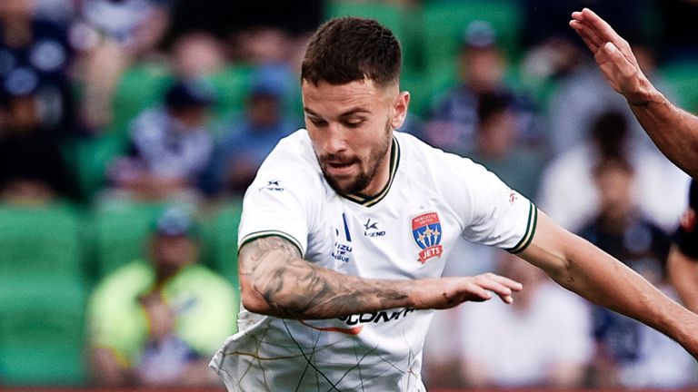 Apostolos Stamatelopoulos is closing in on a move to Motherwell from A-League side Newcastle Jets