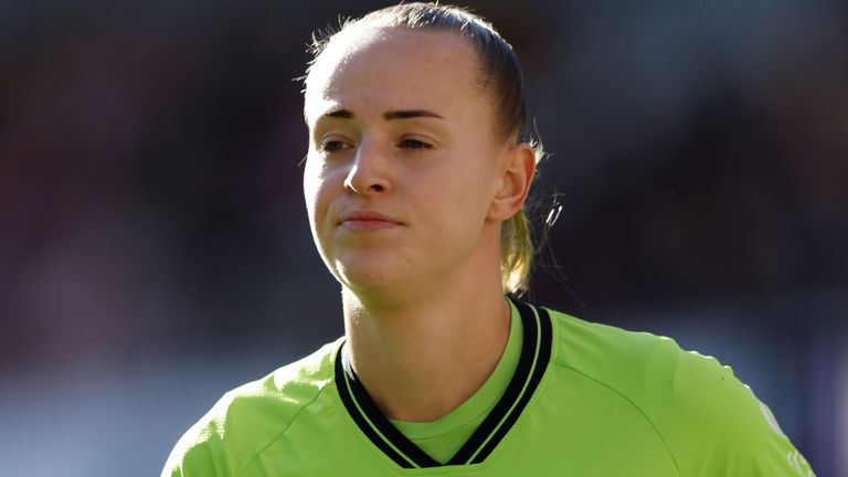 Daphne Van Domselaar: Arsenal Women sign Netherlands international ...