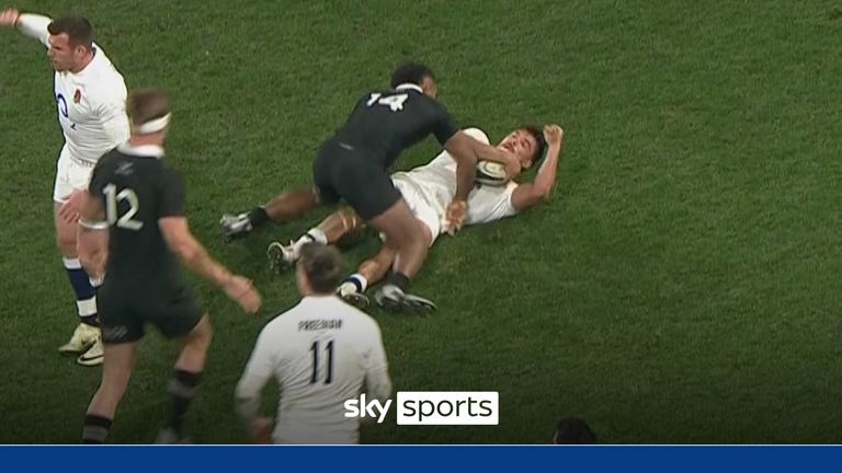 Furbank takes a hit - first Test New Zealand vs England
