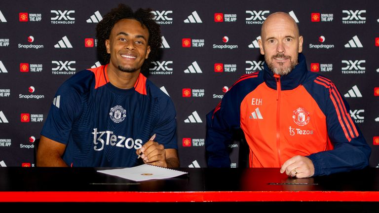 Joshua Zirkzee y el entrenador del Manchester United, Erik Ten Hag (Foto: Manchester United)