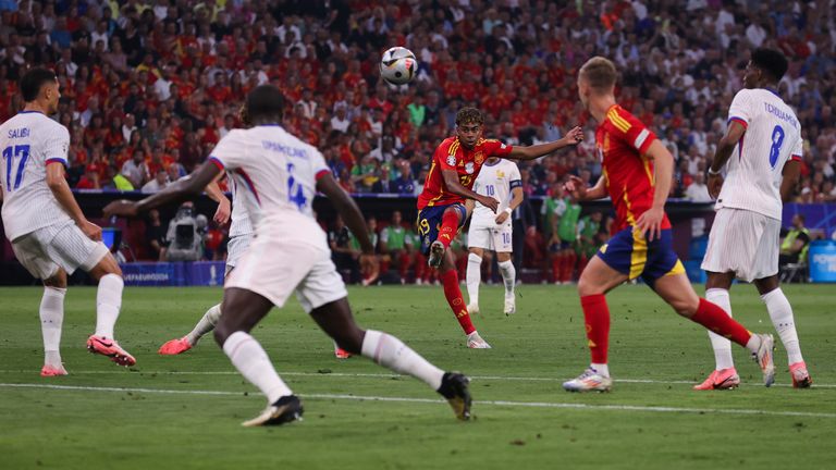 Yamal unleashes his shot from outside the France box