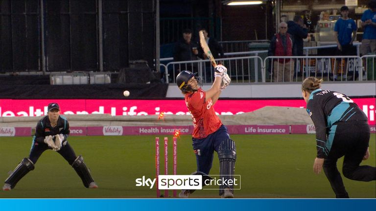 New Zealand's Leah Tahuhu plays the ball quickly to get England's Nat Sciver-Brunt. 