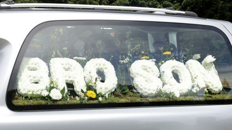 Rob Burrow: 1000’s pay last respects to Leeds Rhinos legend on funeral route
