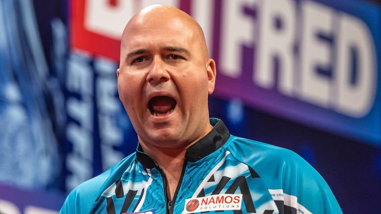 Rob Cross had to battle hard to win his opening clash 