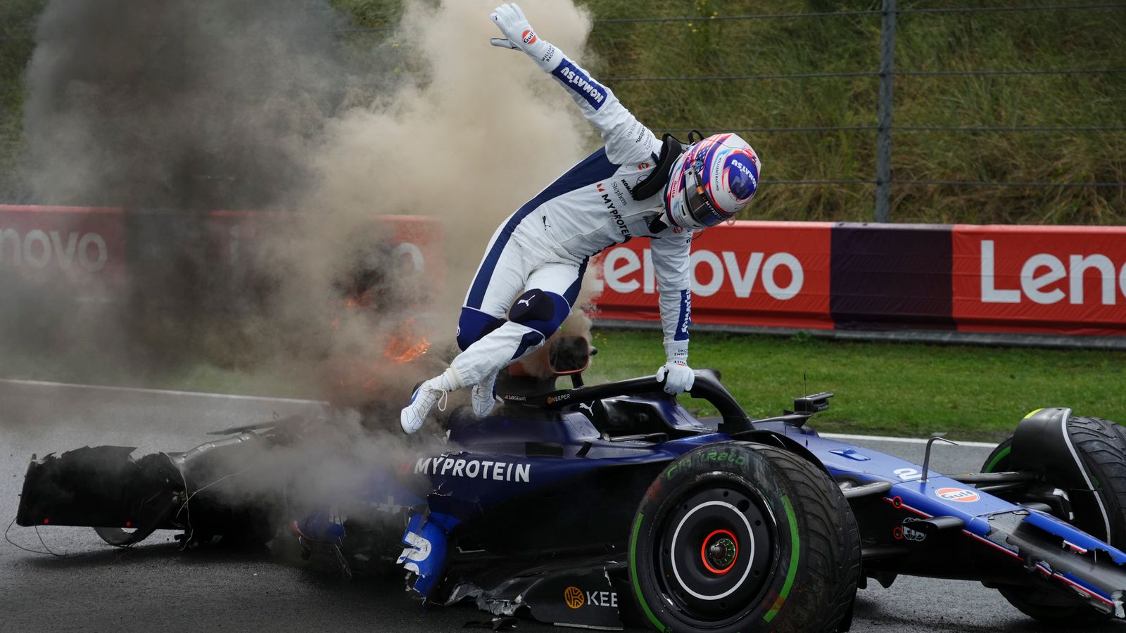 Nederlandse Grand Prix: Logan Sargeant crasht zwaar tijdens derde natte training omdat coureurs geen tijd op het hoofdcircuit krijgen | Formule 1 nieuws