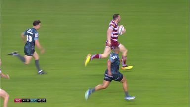 Wardle runs length of field to score brilliant try!