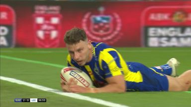 Monster tackle leads to Williams' opening try against Leeds!