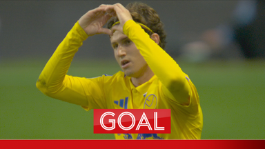 Aaronson fires Leeds ahead after stunning counter attack