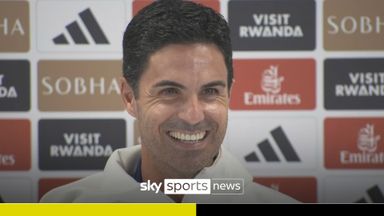 'What about you!?' | Arteta offers up goalkeeping role to reporter!