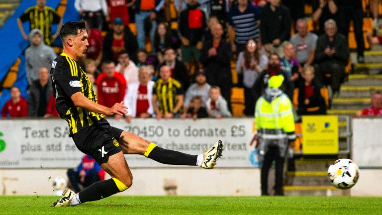 Aberdeen's Jamie McGrath scores to make it 2-0 vs St Johnstone 