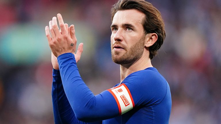 Chelseas Ben Chilwell applauderer fansen etter Emirates FA Cup semifinale på Wembley Stadium, London. Fotodato: lørdag 20. april 2024.