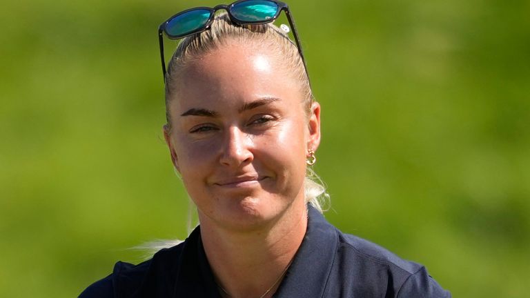 Charley Hull, of Britain, reacts after putting on the 14th green during the second round of the women's golf event at the 2024 Summer Olympics, Thursday, Aug. 8, 2024, at Le Golf National, in Saint-Quentin-en-Yvelines, France. (AP Photo/Matt York) 