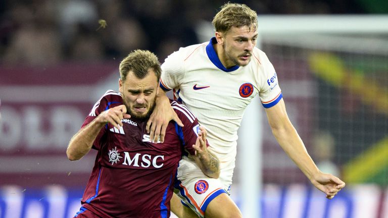 Servette's Timothe Cognat, left, and Chelsea's Kiernan Dewsbury-Hall in action