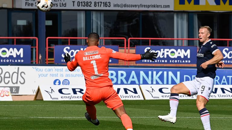 DUNDEE, SCOTLAND - AUGUST 31: Dundee's Curtis Main scores to make it 1-1 during a William Hill Premiership match between Dundee and St Mirren at the Scot Foam Stadium at Dens Park, on August 31, 2024, in Dundee, Scotland. (Photo by Rob Casey / SNS Group)