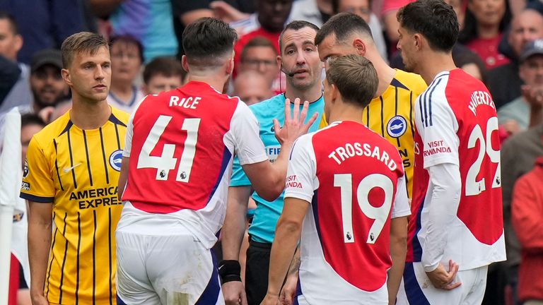 Arsenal's Declan Rice protests his innocence with referee Chris Kavanagh after being shown a red card (AP Photo/Alastair Grant)