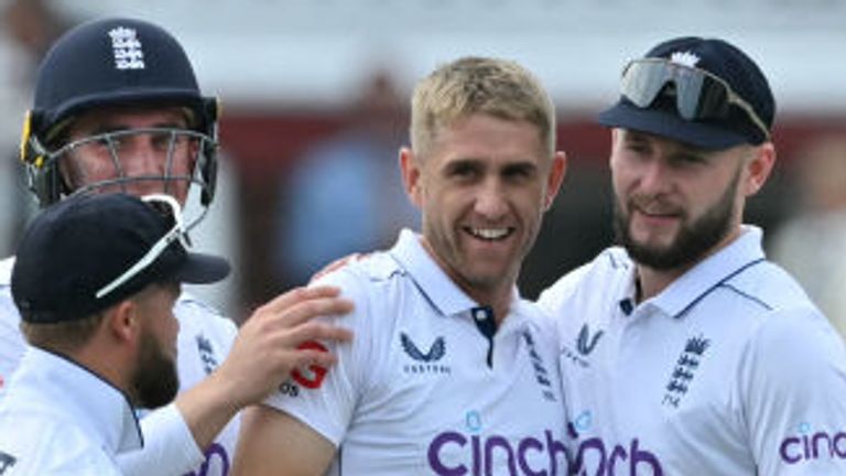 England's Olly Stone and Gus Atkinson in Test action (Getty Images)