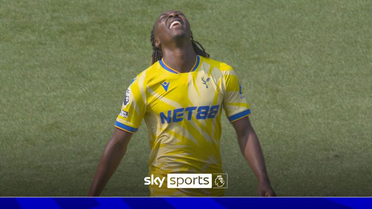 Crystal Palace&#39;s Eze goes close