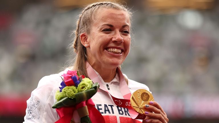 Hannah Cockroft wins Women's 800m - T34 Final at 2020 Tokyo Paralympics (Getty Images)