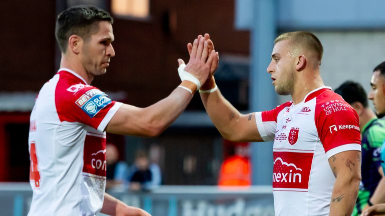 Foto de Allan McKenzie/SWpix.com - 09/08/2024 - Rugby League - Betfred Super League Ronda 21 - Hull KR contra Castleford Tigers - Sewell Group Craven Park, Hull, Inglaterra - Mikey Lewis de Hull KR celebra un intento contra Castleford.