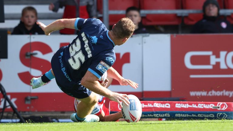 Joe Burgess scores for Hull KR