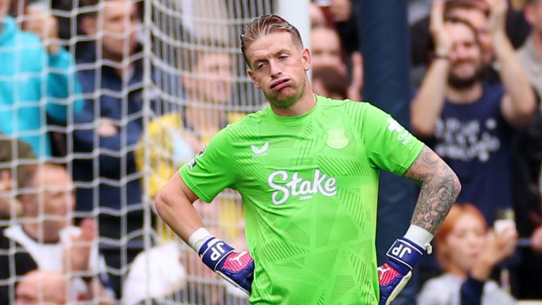 LONDON, ENGLAND - AUGUST 24: Jordan Pickford of Everton reacts after conceding his side's second goal scored by Son Heung-Min of Tottenham Hotspur (not pictured) during the Premier League match between Tottenham Hotspur FC and Everton FC at Tottenham Hotspur Stadium on August 24, 2024 in London, England. (Photo by Marc Atkins/Getty Images)