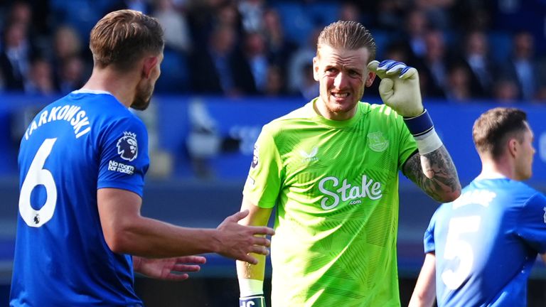 Jordan Pickford (centre) speaks to James Tarkowski after Antoine Semenyo (not pictured) pulls a goal back for Bournemouth