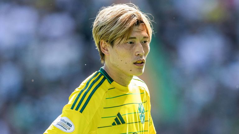 EDINBURGH, SKOTLANDIA - 11 AGUSTUS: Kyogo Furuhashi dari Celtic selama pertandingan William Hill Premiership antara Hibernian dan Celtic di Easter Road, pada 11 Agustus 2024, di Edinburgh, Skotlandia. (Foto oleh Craig Foy / SNS Group)