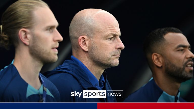 England&#39;s head coach Lee Carsley, centre, during the Euro 2023 U21 Championship final soccer match between England and Spain at the Batumi Arena stadium in Batumi, Georgia, Saturday, July 8, 2023. (AP Photo/Tamuna Kulumbegashvili)