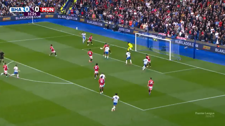 Mitoma puts the ball back into the middle and Martinez leaves Welbeck free.