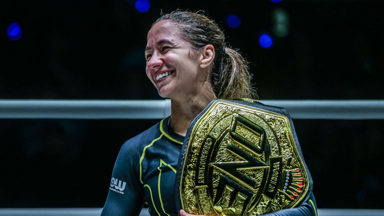 Mayssa Bastos defeated Danielle Kelly via unanimous decision