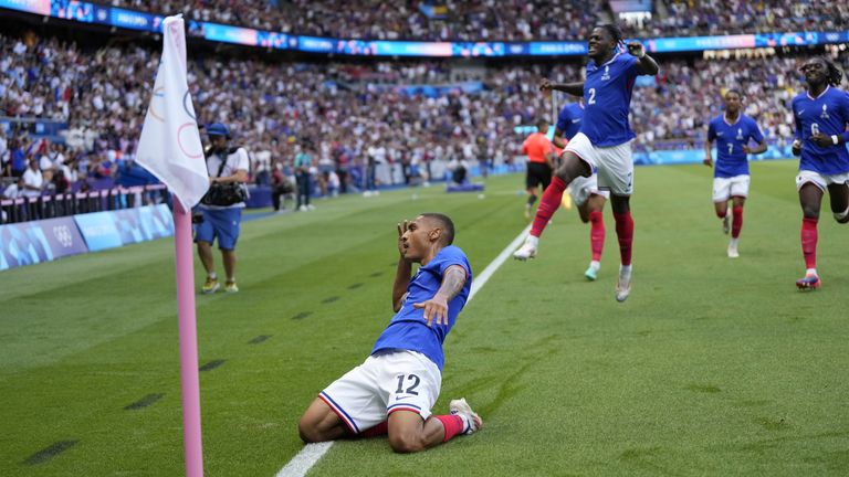 France's Enzo Millot celebrates after scoring the first goal during the men's soccer gold medal match between France and Spain at the Parc des Princes during the 2024 Summer Olympics, Friday, Aug. 9, 2024, in Paris, France. (AP Photo/Francisco Seco)