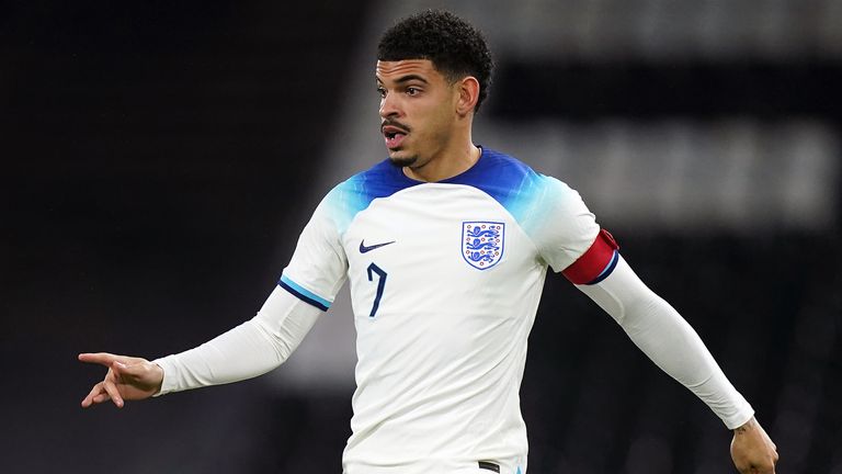 Morgan Gibbs-White memenangkan Piala Dunia U17 bersama Inggris pada tahun 2017 dan Piala Eropa U21 pada tahun 2023