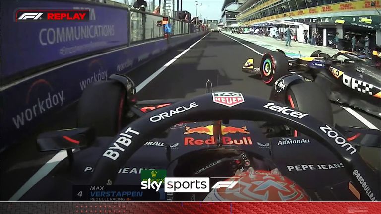 Max Verstappen marah melalui radio setelah Oscar Piastri memotong laju pembalap Red Bull itu di pit.