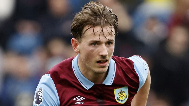 Fulham have signed former Manchester United target Sander Berge.