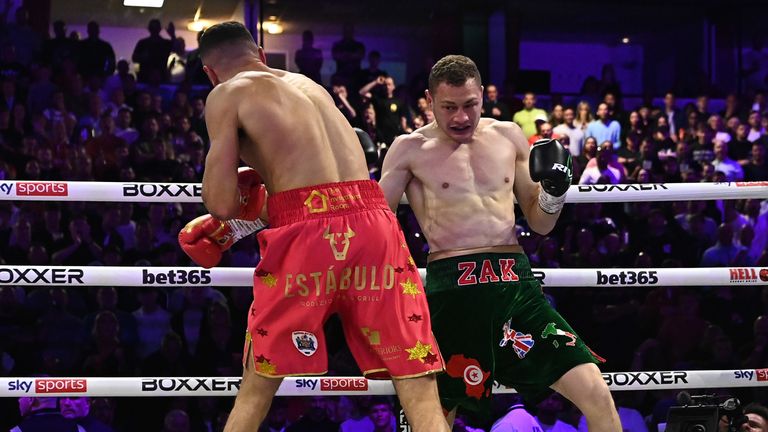 BEN SHALOM BOXXER BATTLE LINES FIGHT WEEK.ZAK CHELLI V CALLUM SIMPSON.PIC CHRIS DEAN/BOXXER.(PHOTOS GRATUITES POUR USAGE ÉDITORIAL UNIQUEMENT).OAKWELL STADIUM BARNSLEY 3/8/2024.TITRE BRITANNIQUE ET DU COMMONWEALTH DES SUPER-MOYENS.ZAK CHELLI V CALLUM SIMPSON.