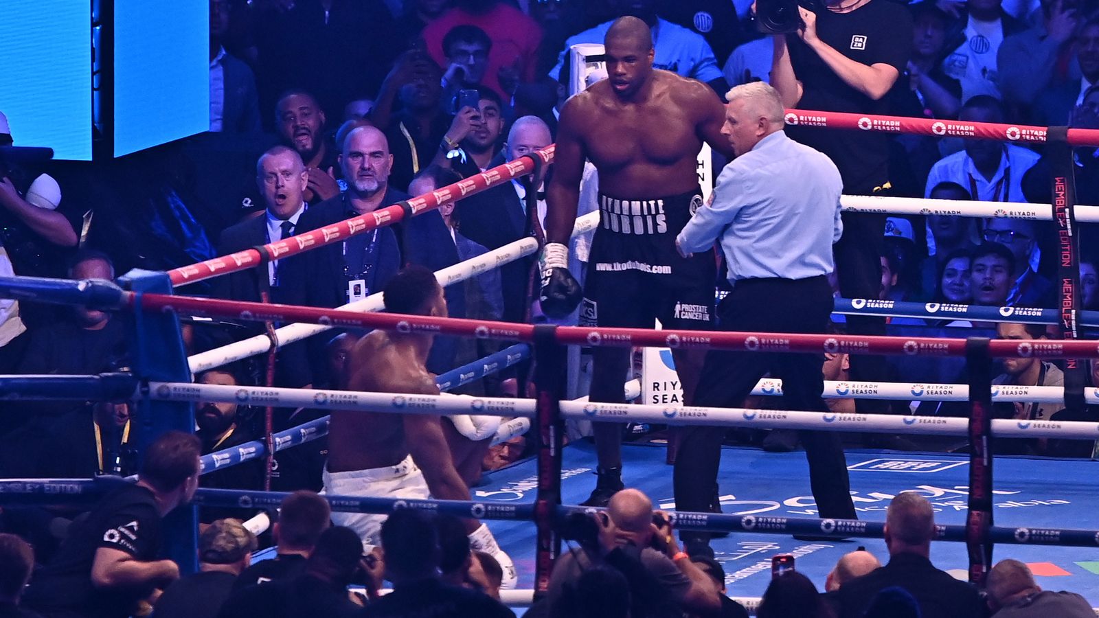 Daniel Dubois surprises Anthony Joshua with a surprise KO victory to defend his IBF heavyweight world title at Wembley Stadium | Boxing News