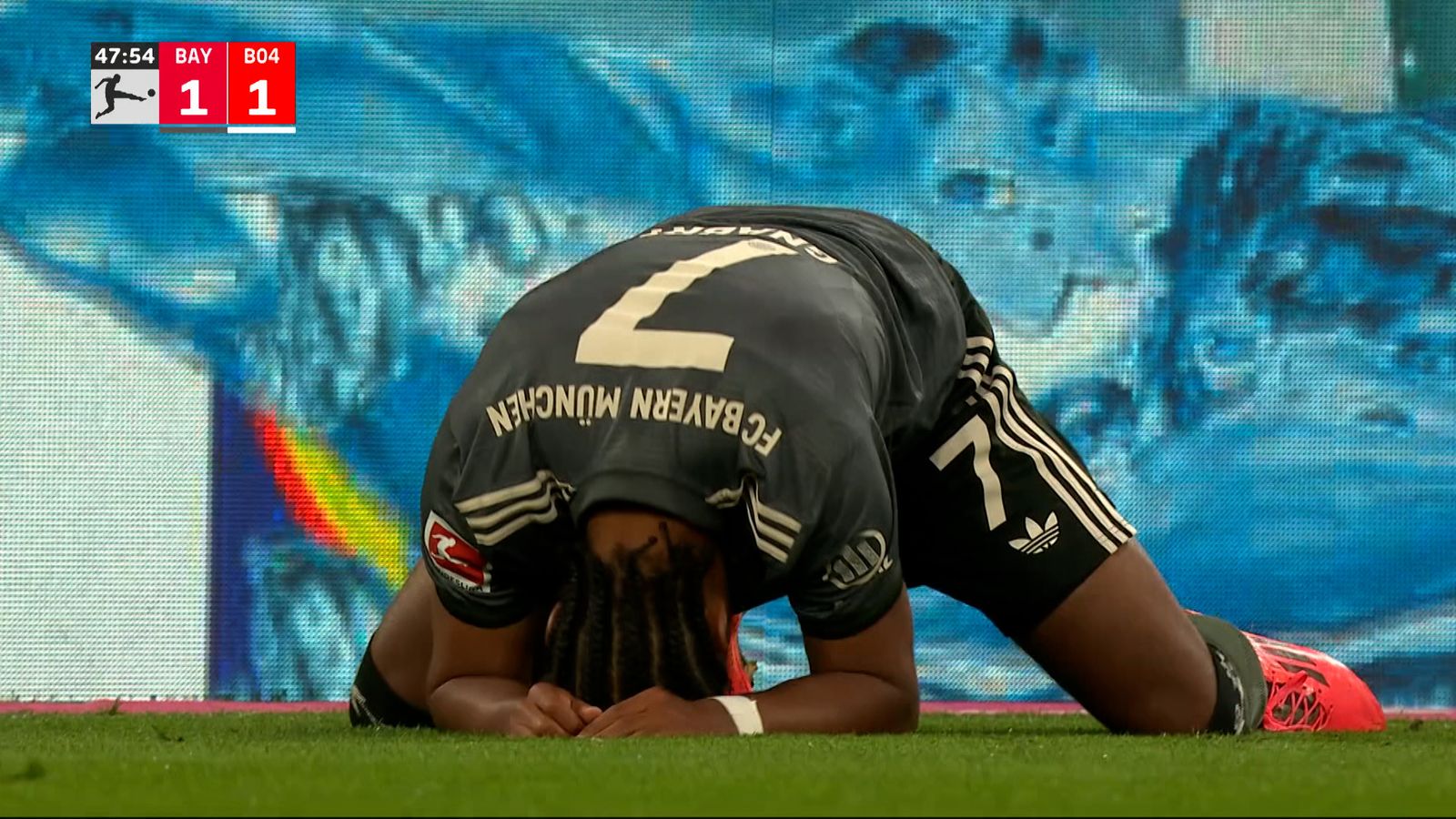 First the POST, then the CROSSBAR! Serge Gnabry comes close to