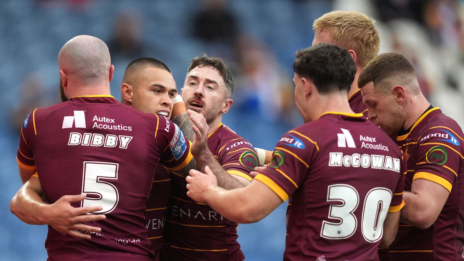 Super League: Huddersfield Giants beat London Broncos 22-16 to give Luke Robinson winning start as permanent head coach