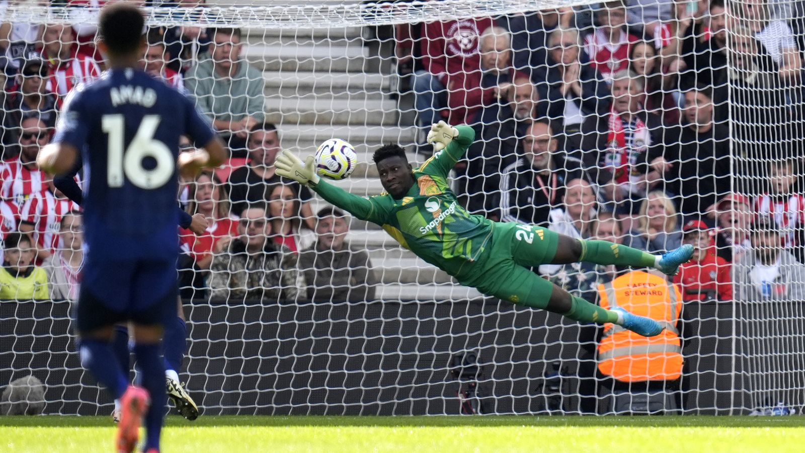 Southampton vs Man Utd LIVE! Premier League team news, free highlights