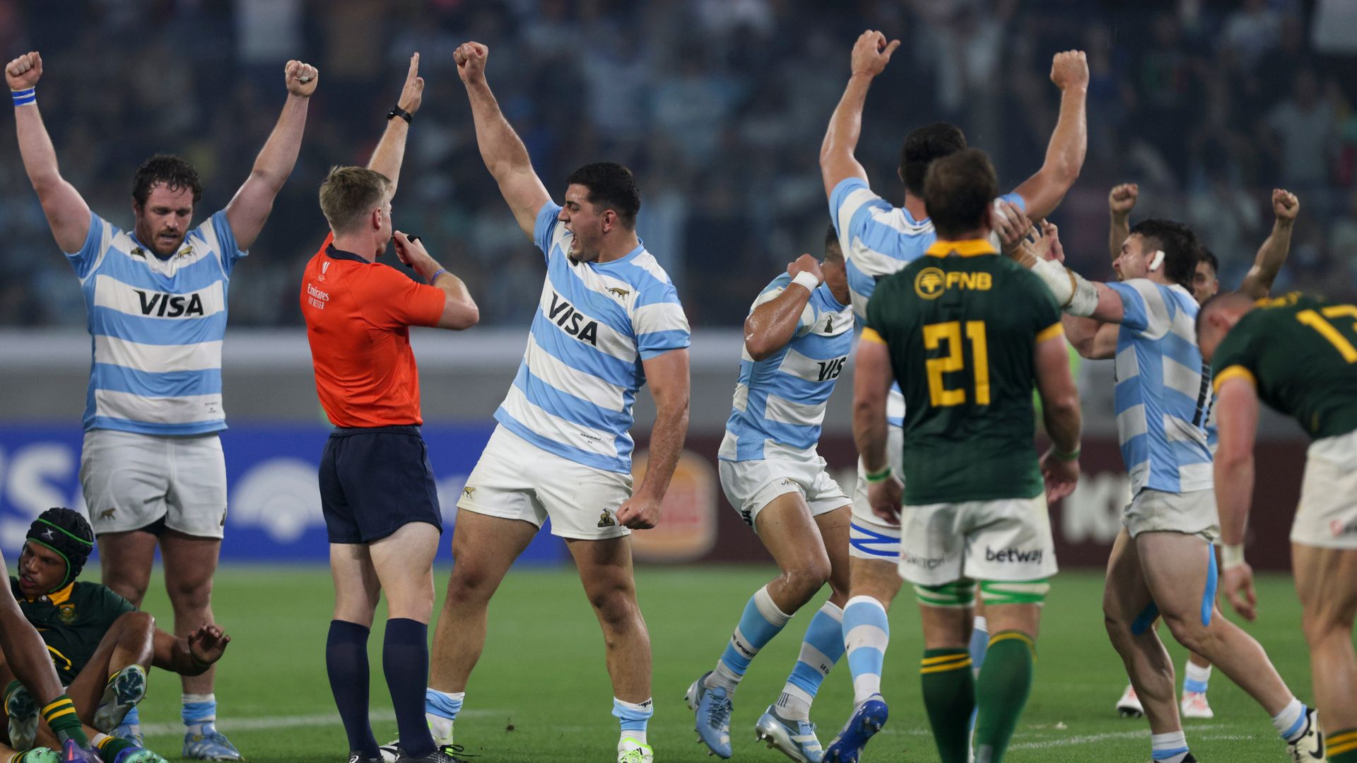 Argentina stun South Africa to keep title hopes alive