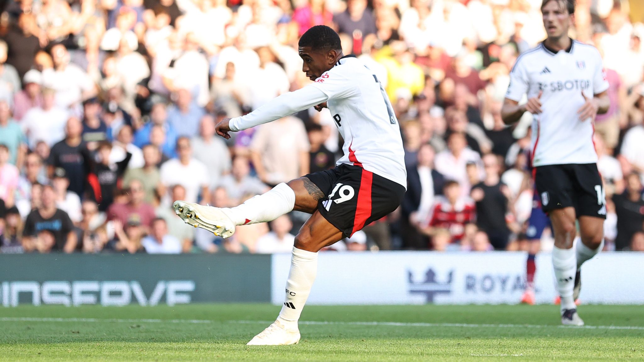 Fulham 3-1 Newcastle highlights | Football News | Sky Sports