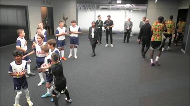 'Leave our players alone' | Arsenal mascot defends his team in the tunnel!