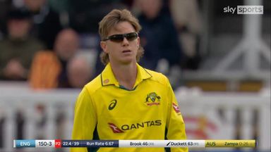 'Zampa makes a breakthrough!' | Duckett walks for 63