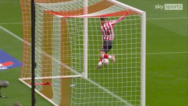 'How cool is that?!' | Teenager Rigg's AUDACIOUS backheel gives Sunderland lead