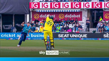 Australia wickets tumbling as Potts removes Smith!