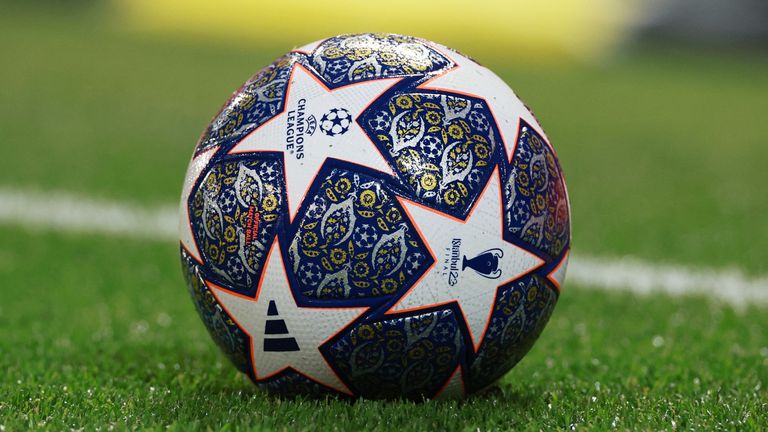 Un ballon de football de la Ligue des champions de l'UEFA. Photo : Reuters