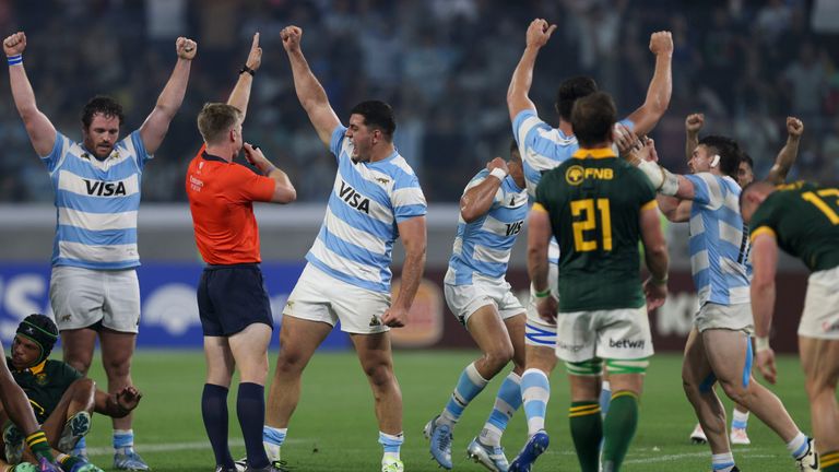 Argentina's Los Pumas players celebrate defeating South Africa at the end of their rugby championship test match at Unico Madre de Ciudades stadium in Santiago del Estero, Argentina, Saturday, Sept. 21, 2024. (AP Photo/Mateo Occhi)